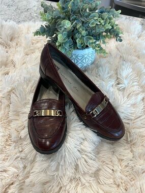 Anne Klein iFlex Brown Leather Loafers with Gold Accent 8.5M
